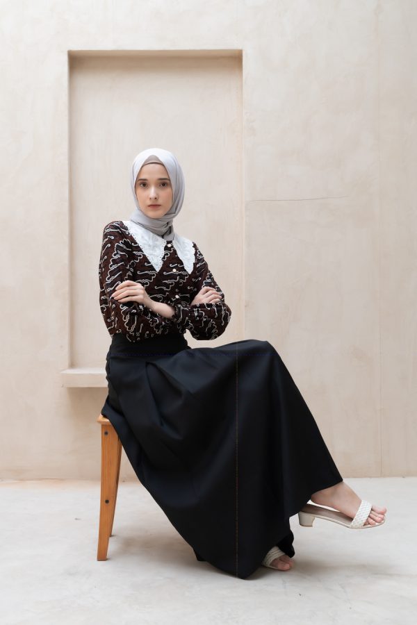 Riva Skirt Alma Hitam - Image 13