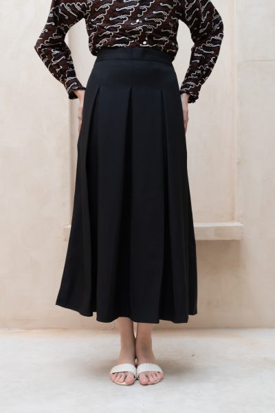 Riva Skirt Alma Hitam (Minor Defect)