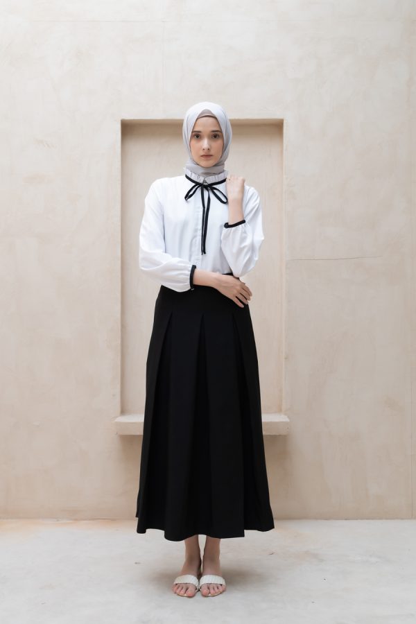 Riva Skirt Alma Hitam - Image 2