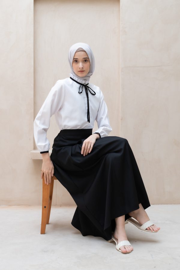 Riva Skirt Alma Hitam - Image 6