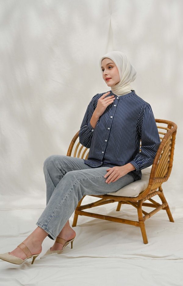 Blus Teana Kaluna Navy - Image 4