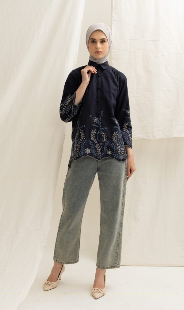 Blus Afiya Navy - Image 6