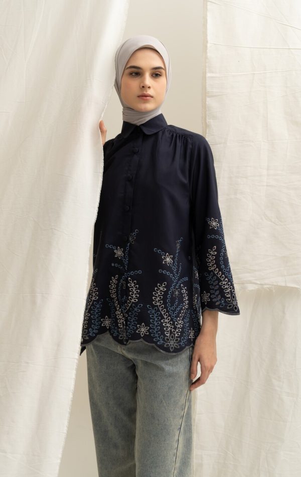 Blus Afiya Navy - Image 2