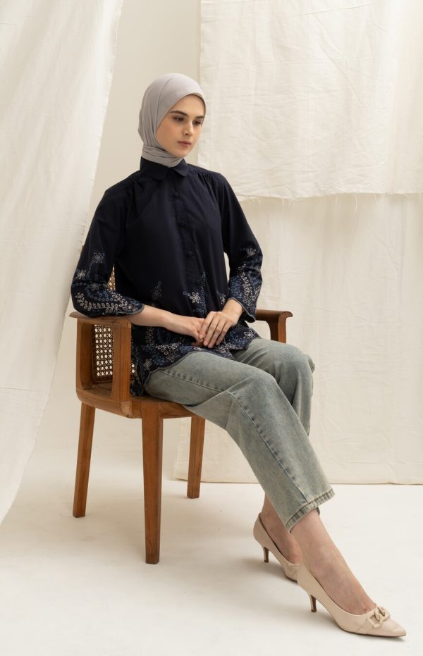 Blus Afiya Navy - Image 4