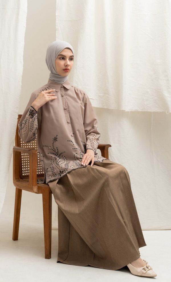 Blus Afiya Cream Big Size - Image 2