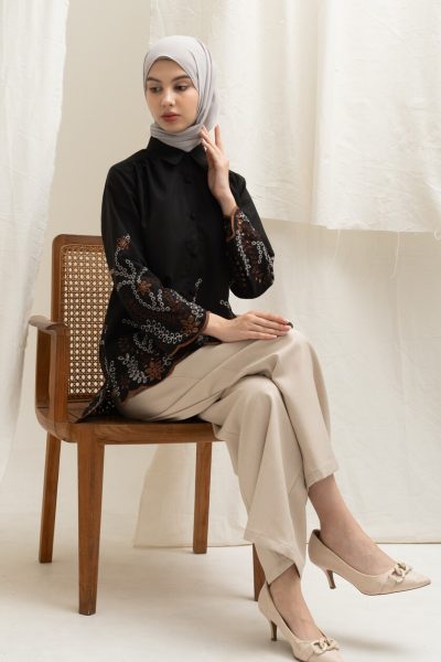 Blus Afiya Hitam Big Size