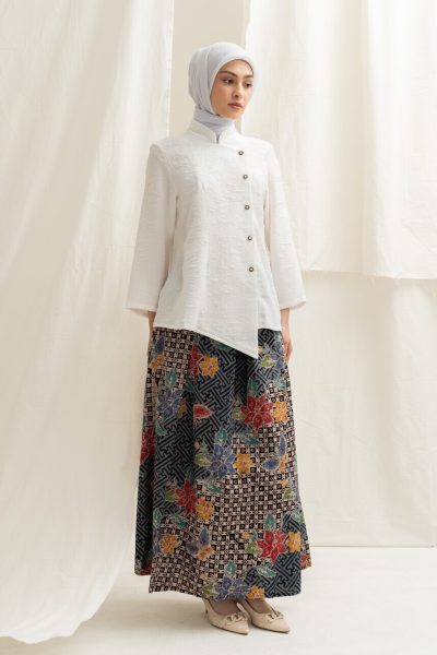 Kebaya Janggan Fia White - M (Minor Defect)