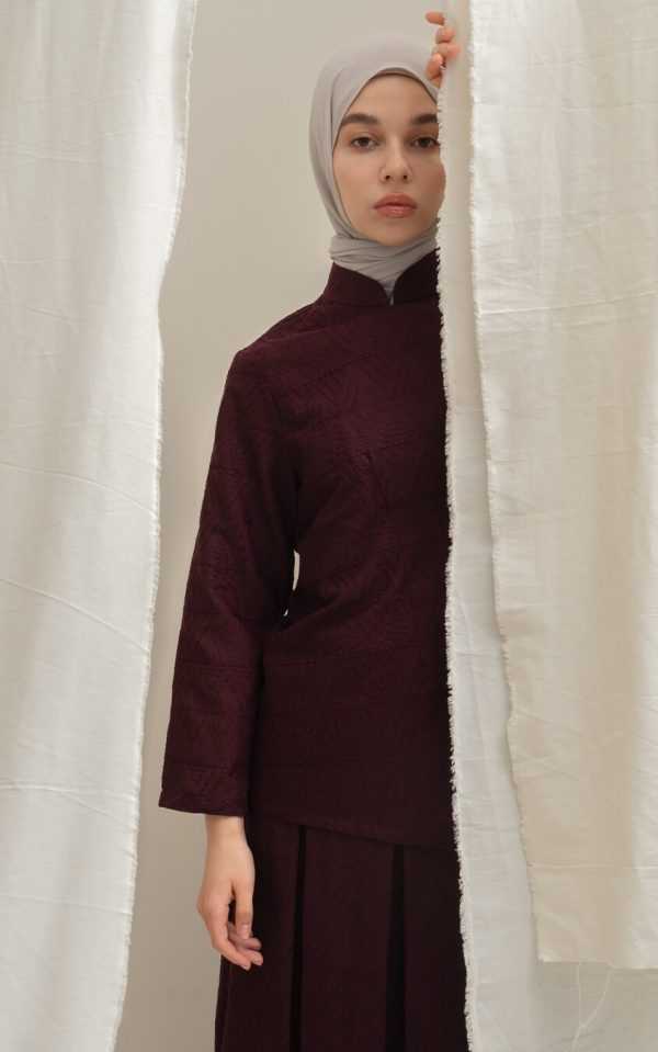 Kebaya Janggan Ghia Marun - Image 8