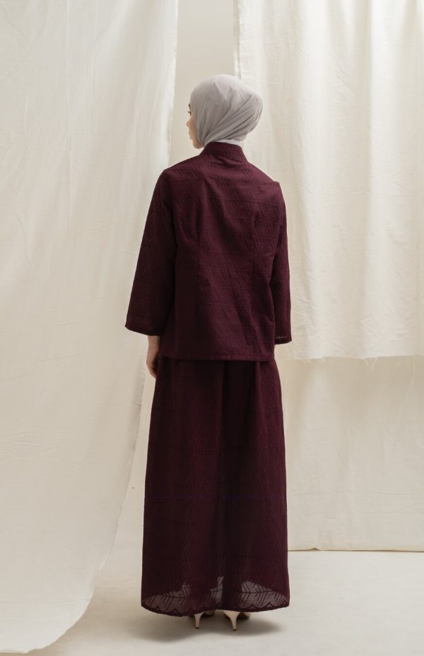 Kebaya Janggan Ghia Marun - Image 7