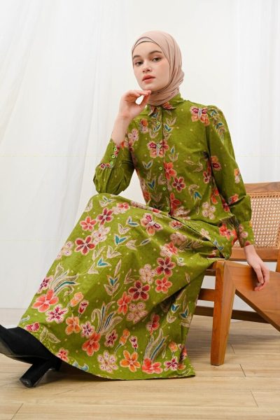 Blus Velya Wedari
