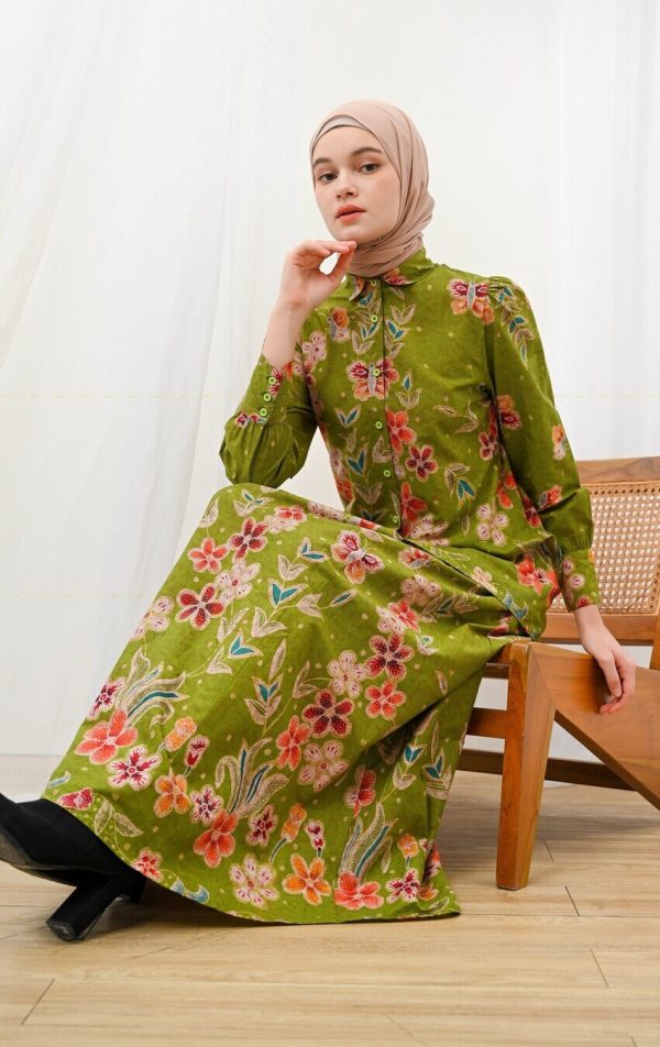 Blus Velya Wedari