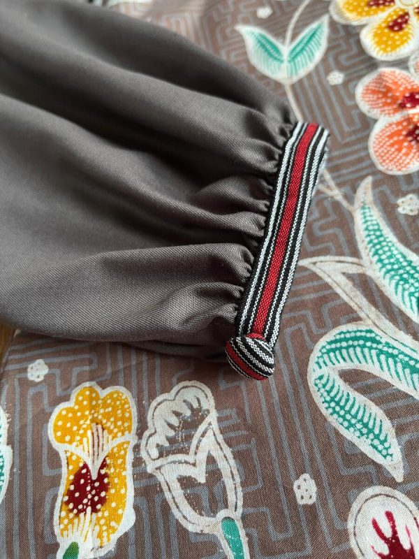Blus Kira Nilam Grey - Image 4