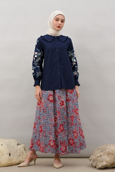 Blus Lura Bordir Navy - L (Minor Defect)