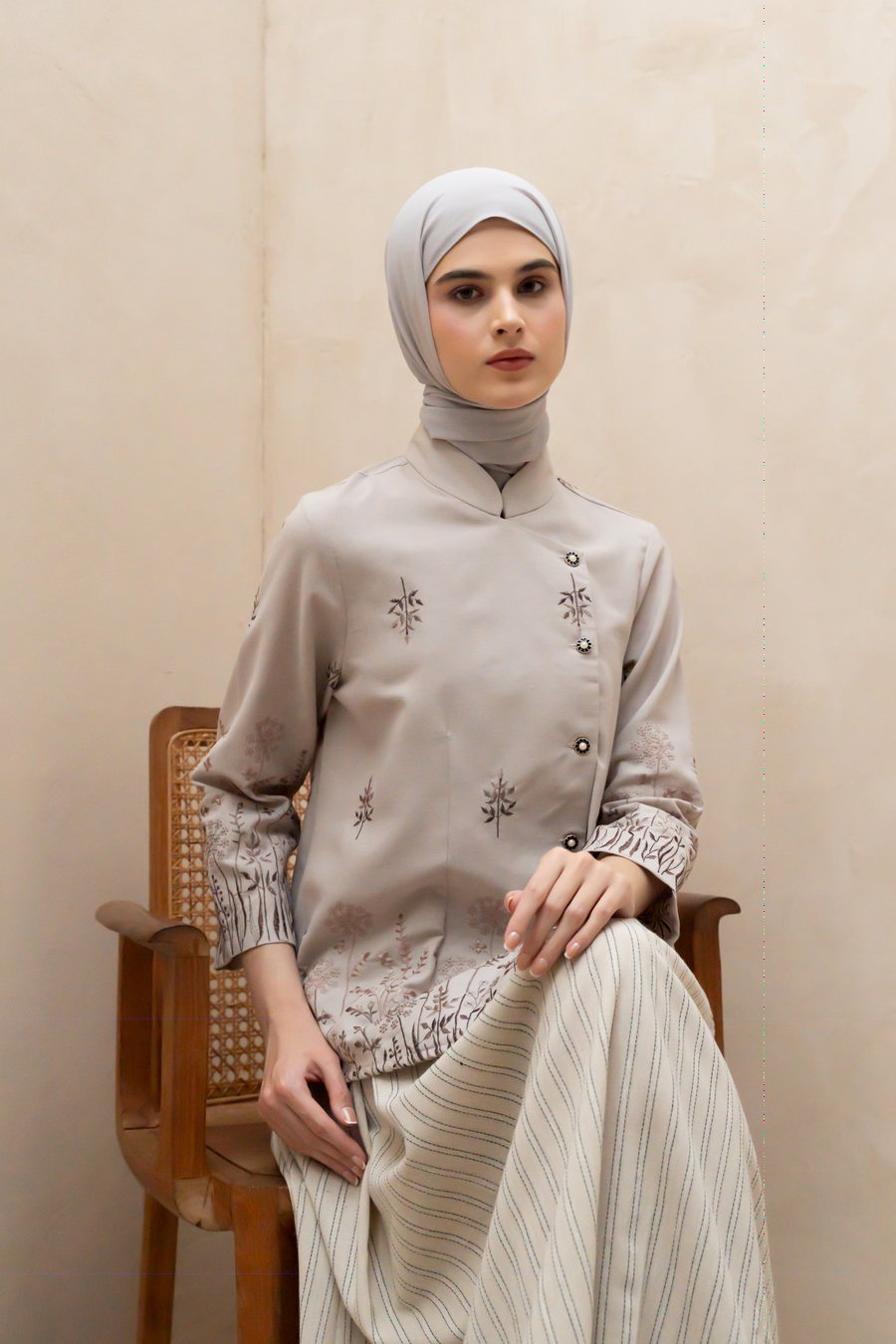 Kebaya Janggan Savana Latte - Image 6