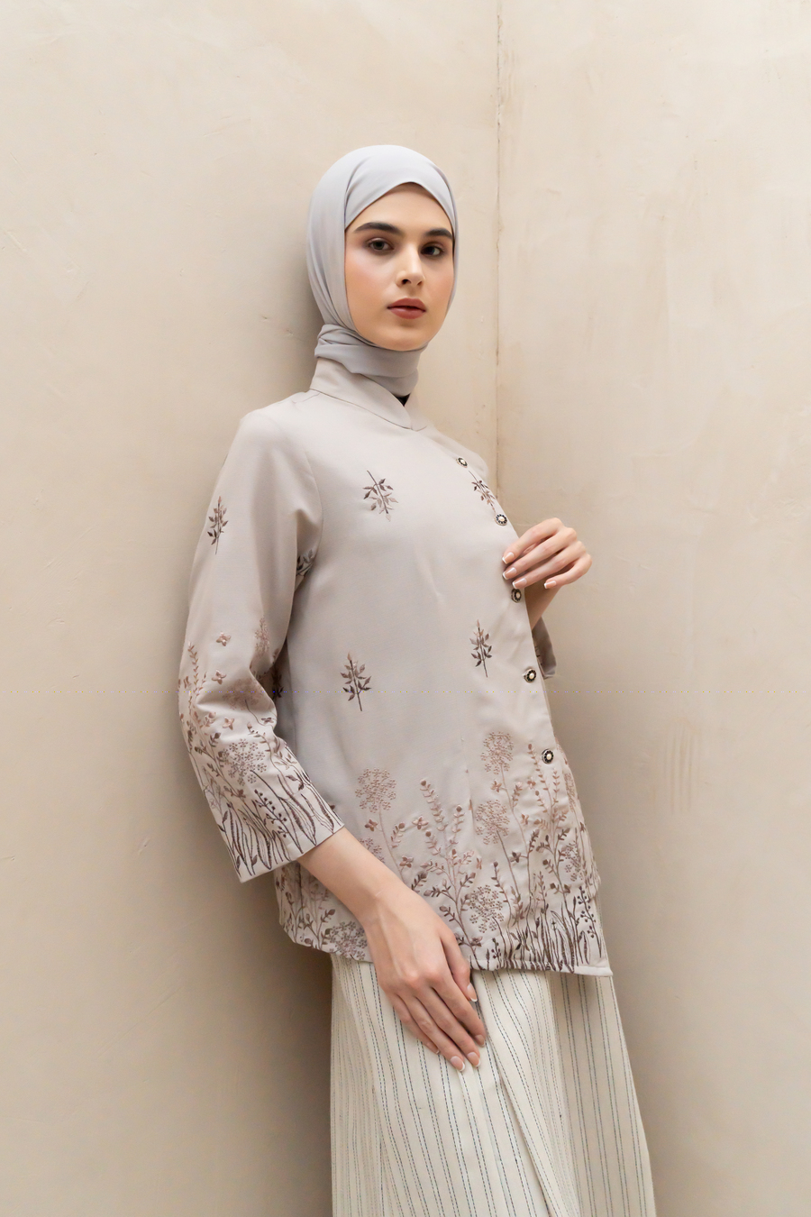 Kebaya Janggan Savana Latte - Image 3