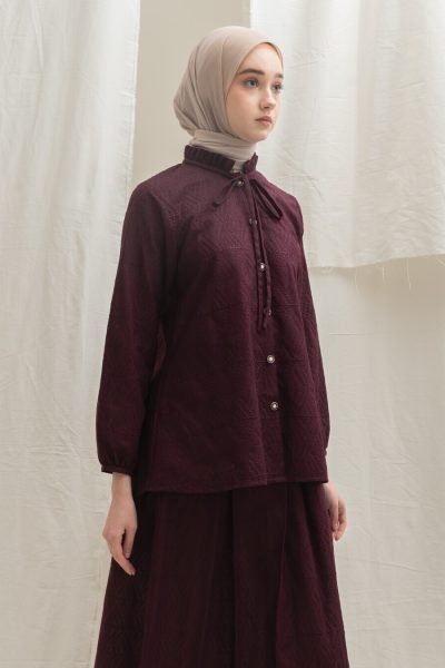 Blus Dayna Ruffle Ghia Marun