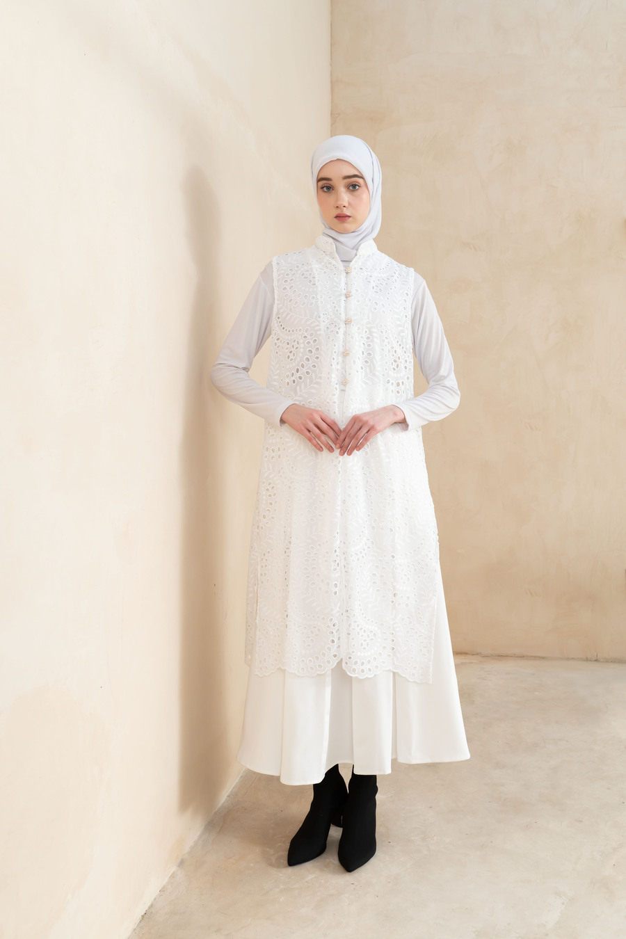 Outer Lysa White - Image 5