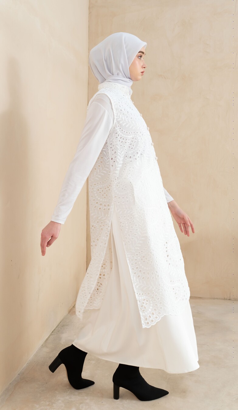 Outer Lysa White - Image 4