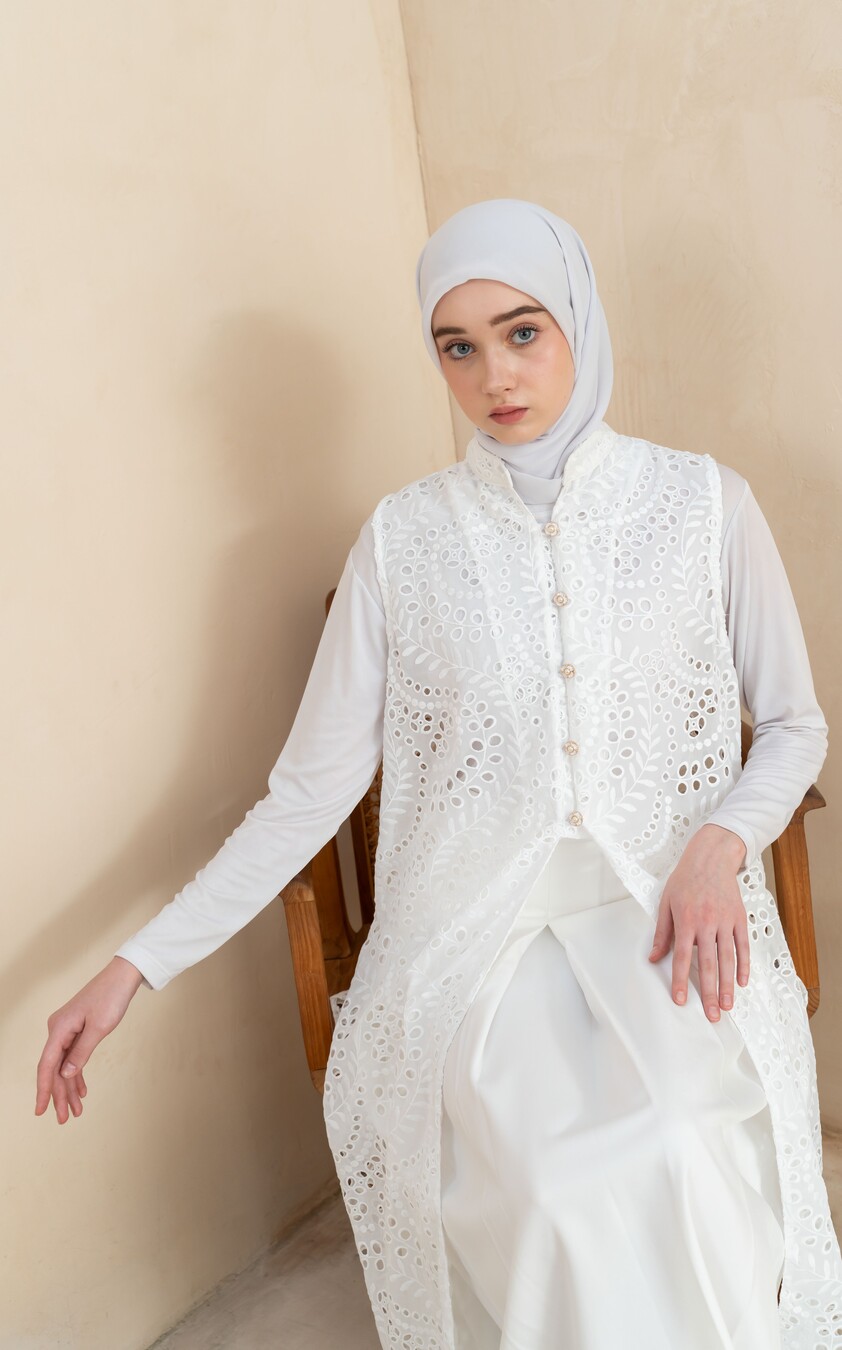 Outer Lysa White - Image 2