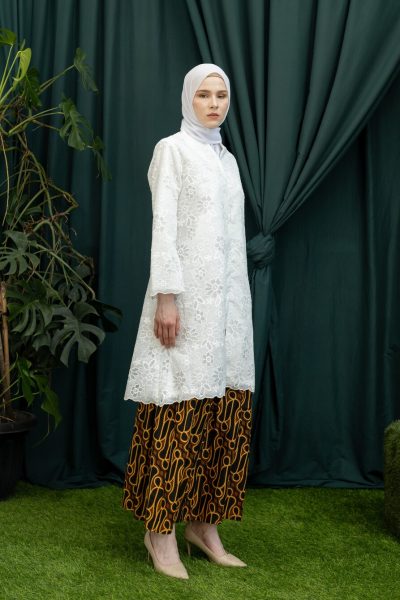 Kebaya / Tunik Aula White - XXL (Minor Defect)