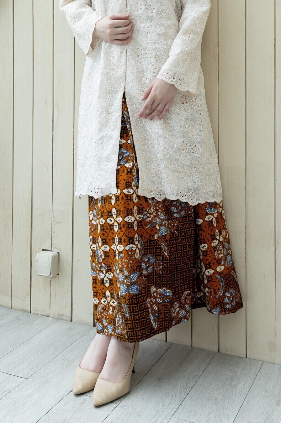 Yeeza Skirt Vikka - Image 2