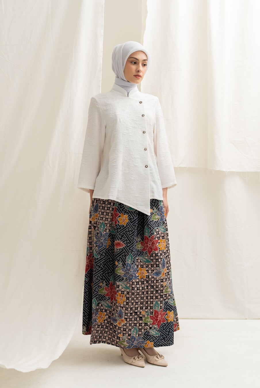Yeeza Skirt Arum Hitam - Image 3
