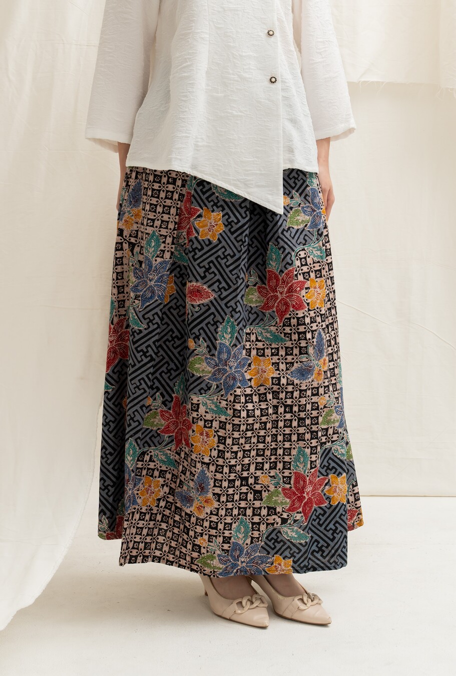 Yeeza Skirt Arum Hitam - Image 2