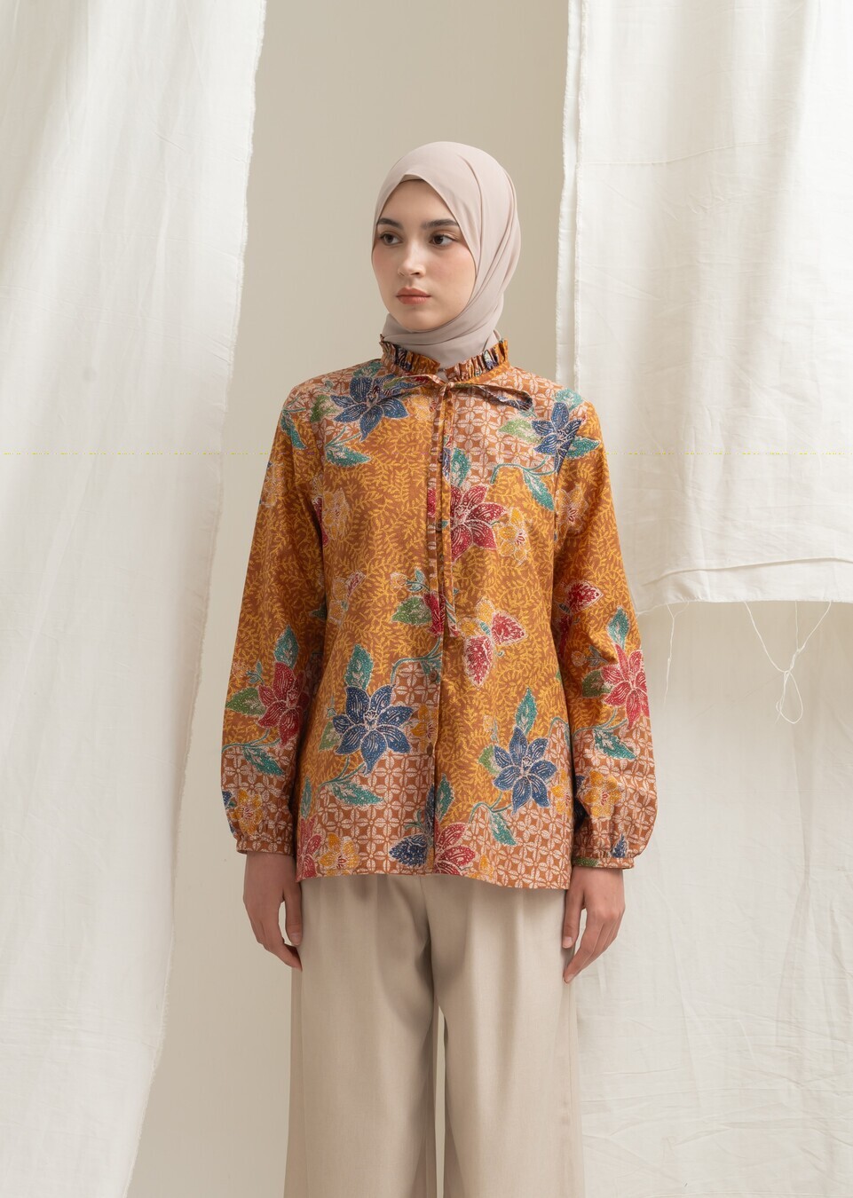 Blus Dayna Ruffle Wening