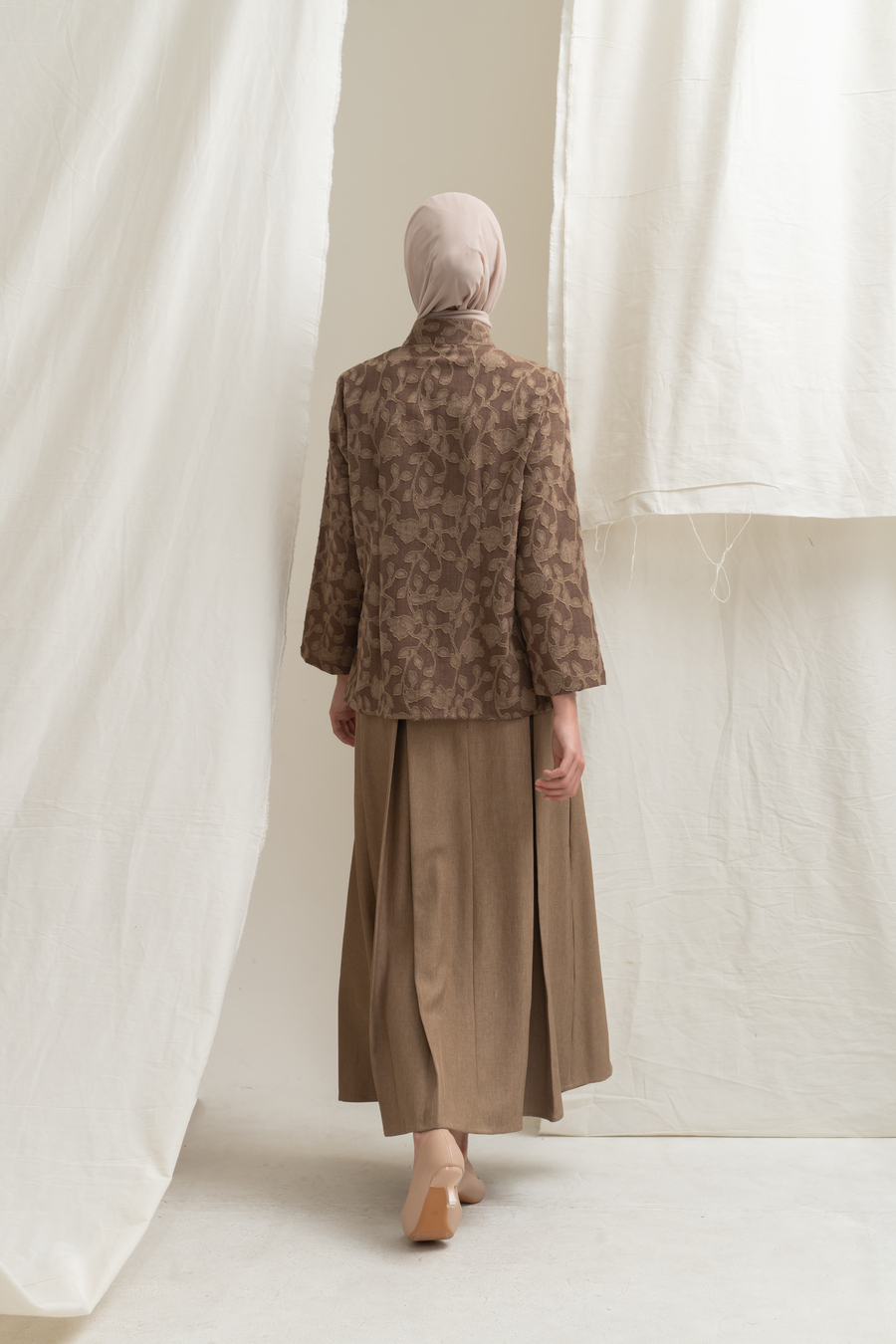 Kebaya Janggan Xavia Choco - Image 9