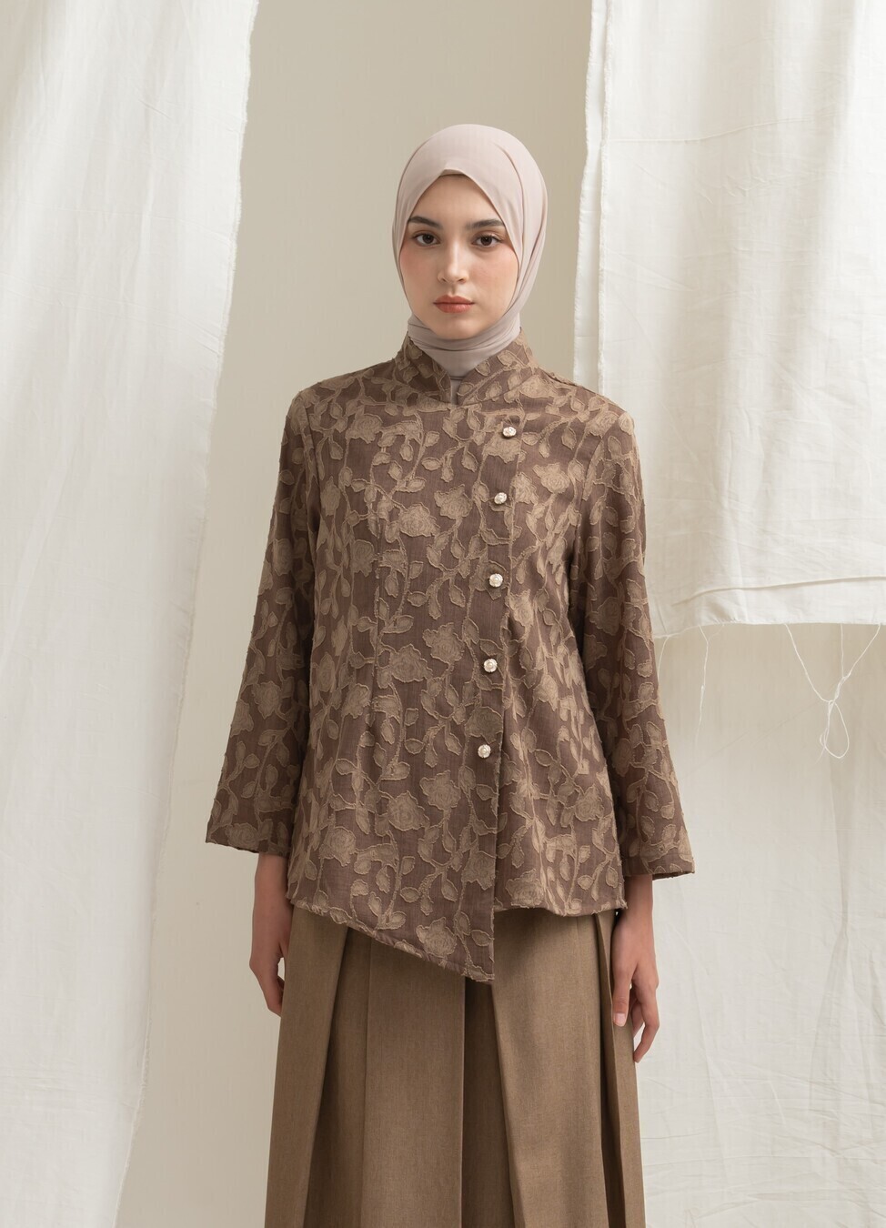 Kebaya Janggan Xavia Choco - Image 7