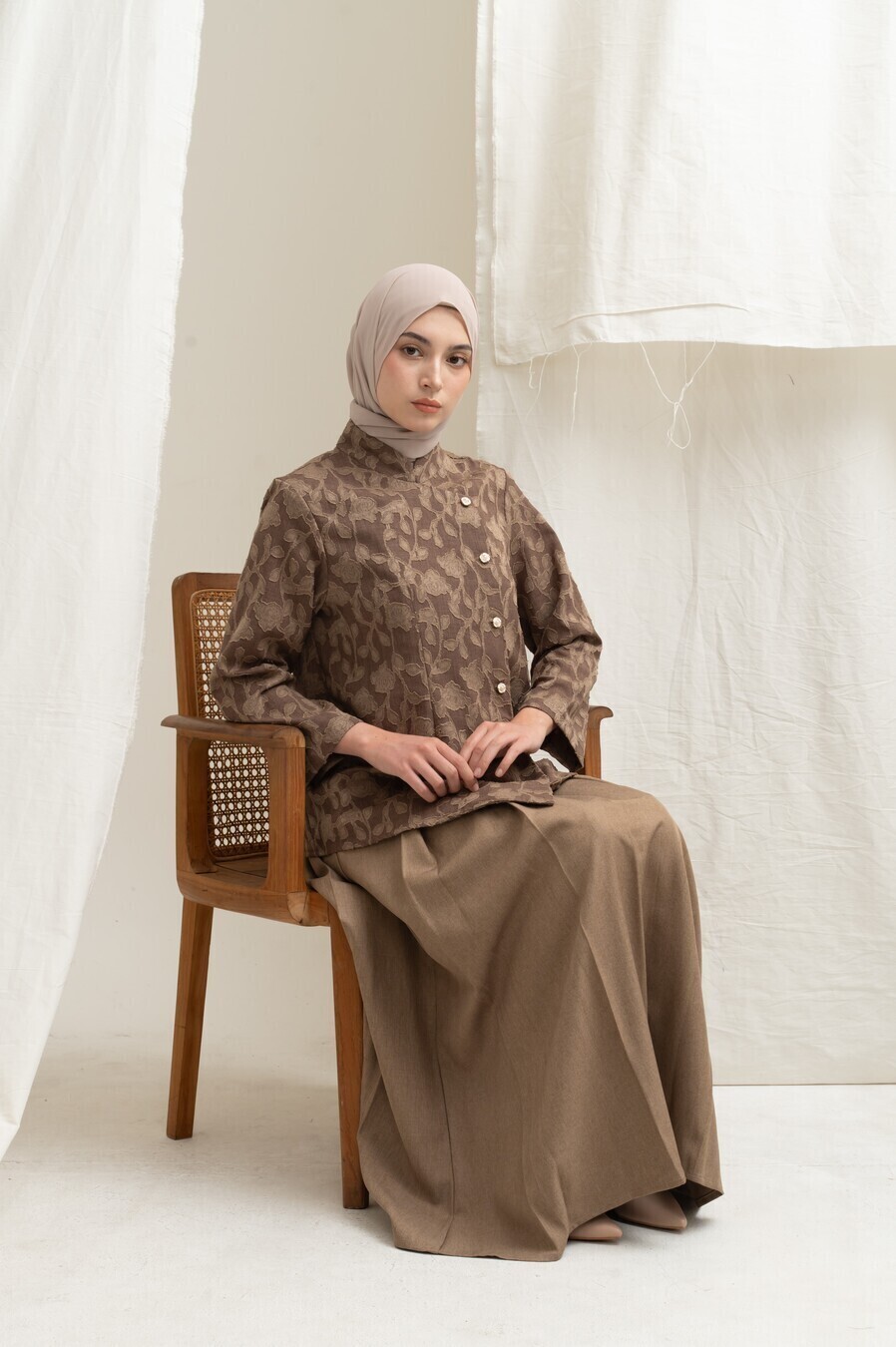 Kebaya Janggan Xavia Choco - Image 3