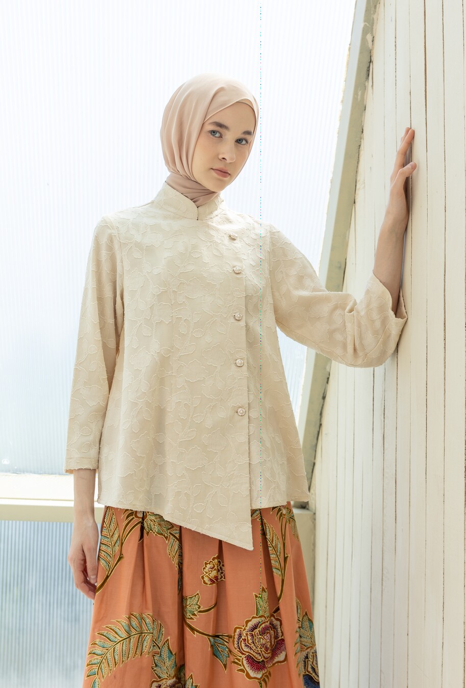 Kebaya Janggan Xavia Vanilla Cream Big Size - Image 5