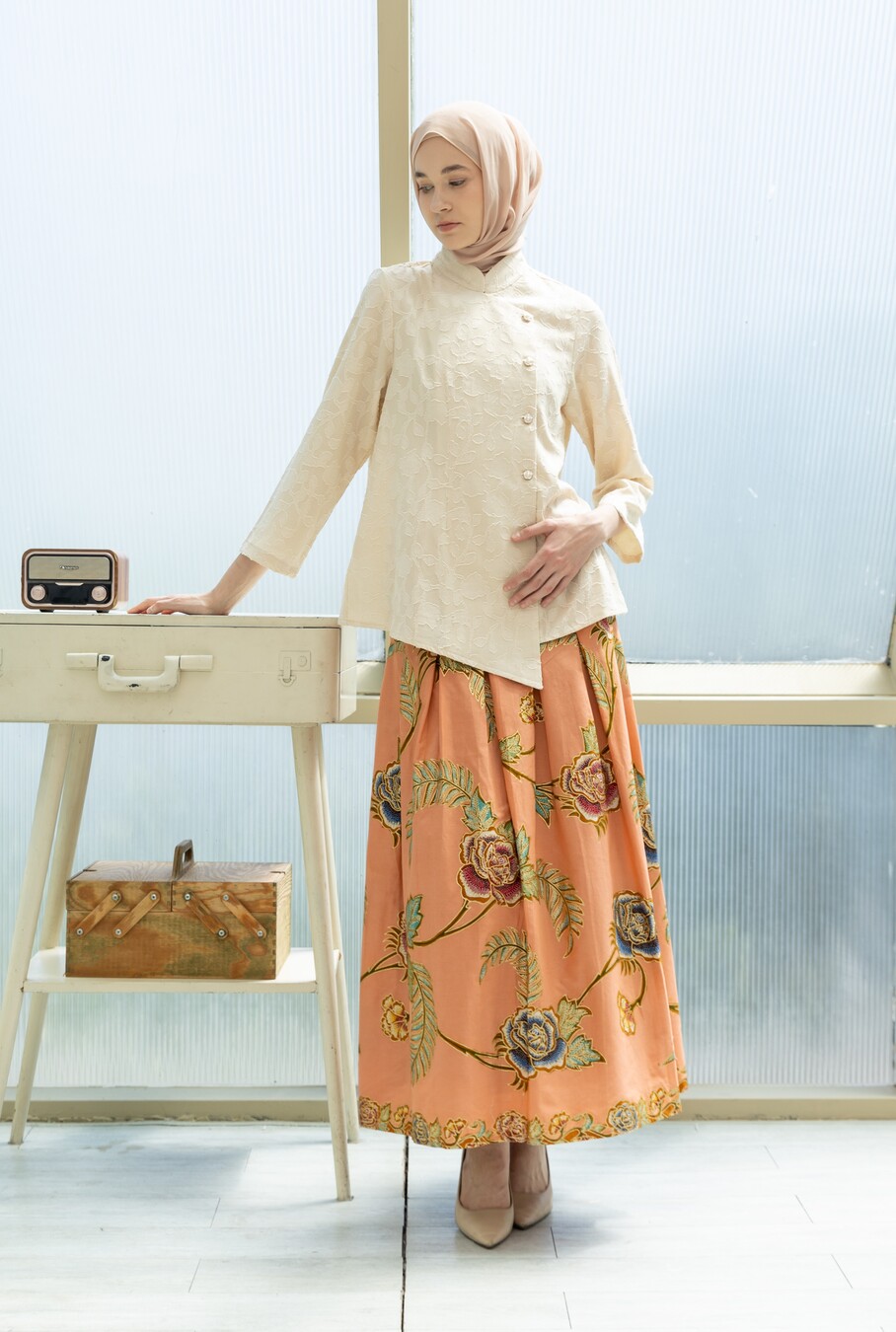 Kebaya Janggan Xavia Vanilla Cream Big Size - Image 3