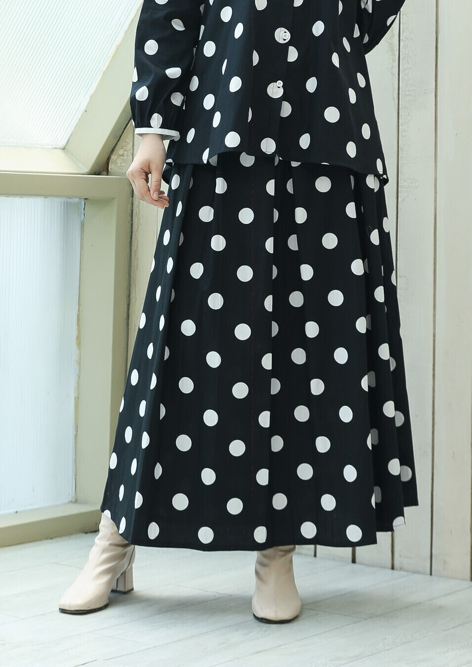 Yeeza Skirt Thiya Black