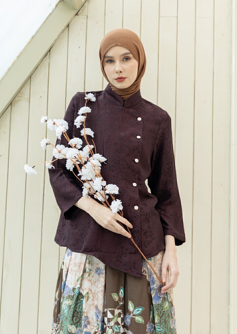Kebaya Janggan Tamira Dark Marun - Image 10