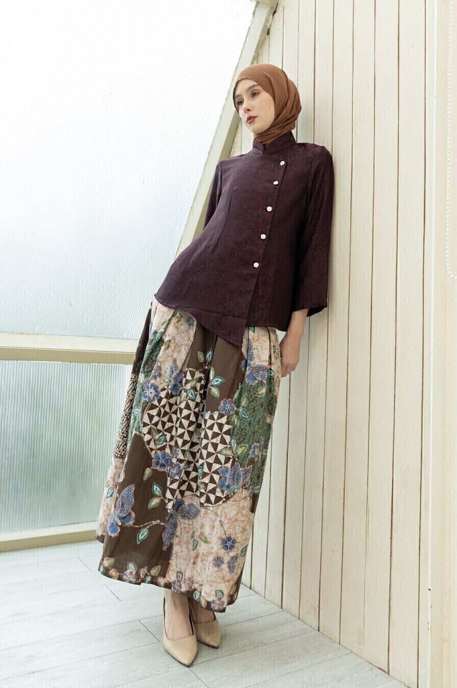 Kebaya Janggan Tamira Dark Marun - Image 9