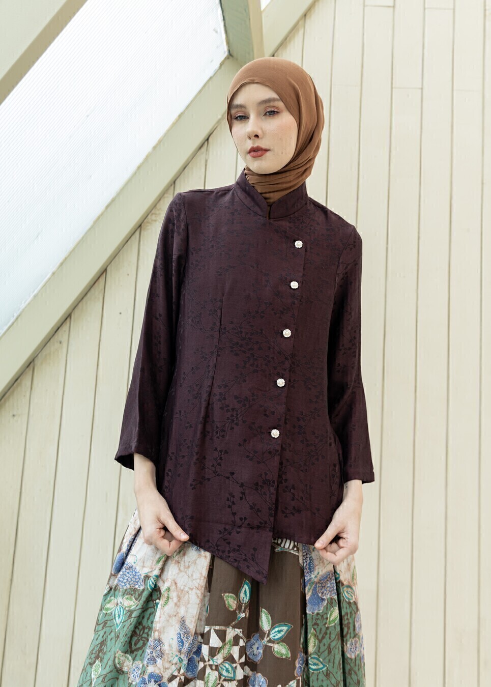 Kebaya Janggan Tamira Dark Marun - Image 5