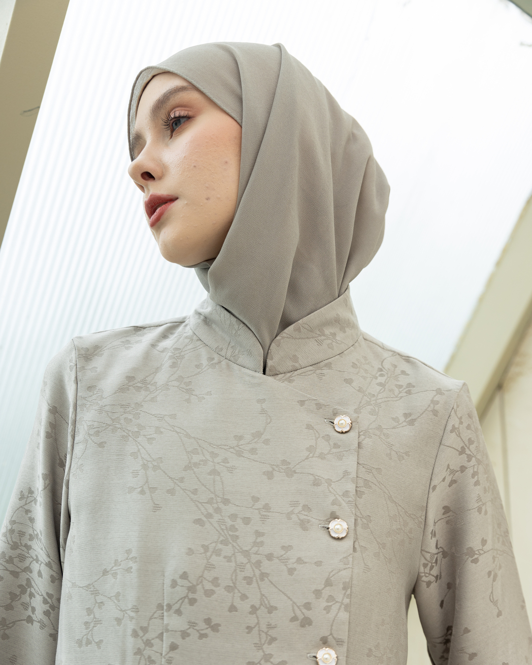 Kebaya Janggan Tamira Silver Grey - Image 2