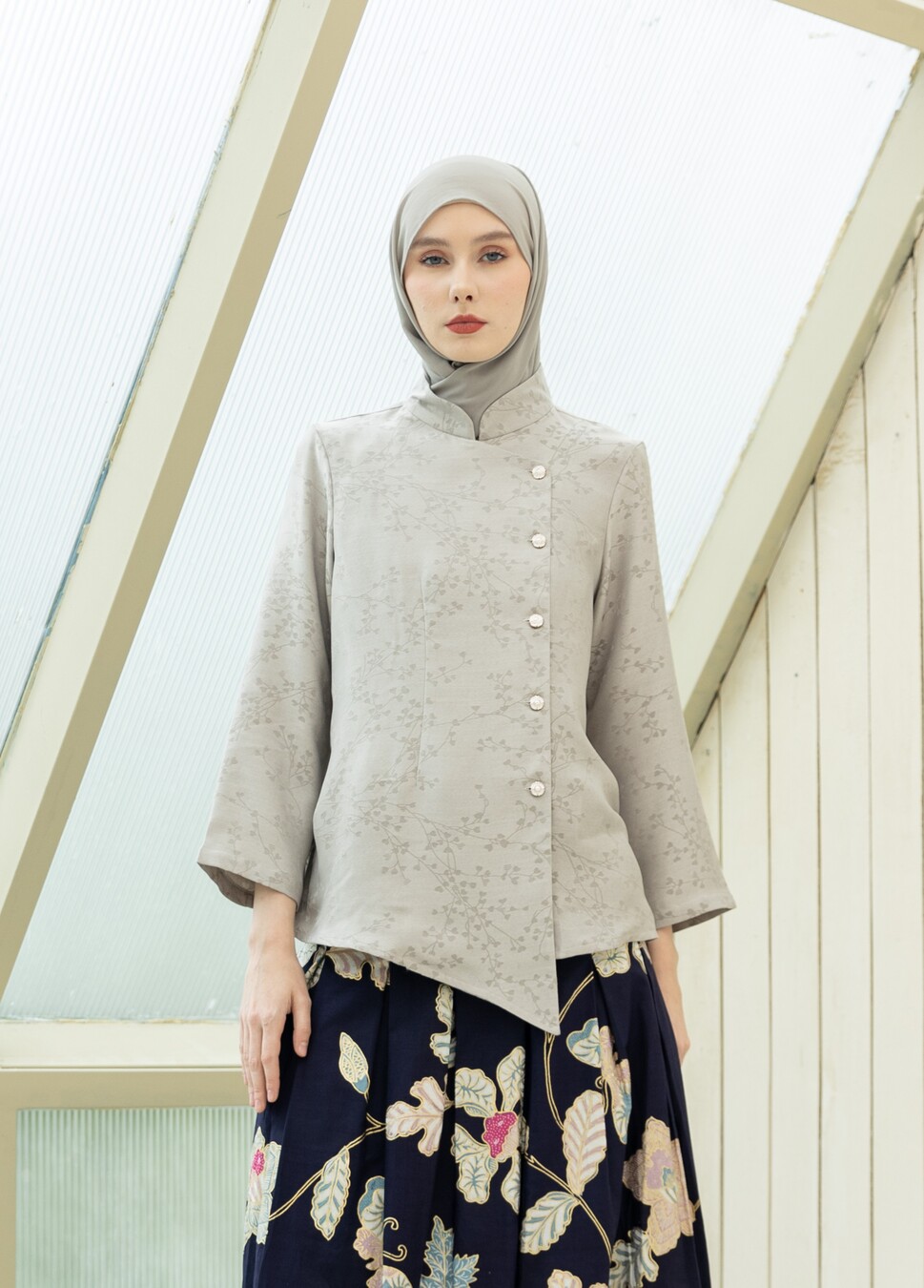 Kebaya Janggan Tamira Silver Grey